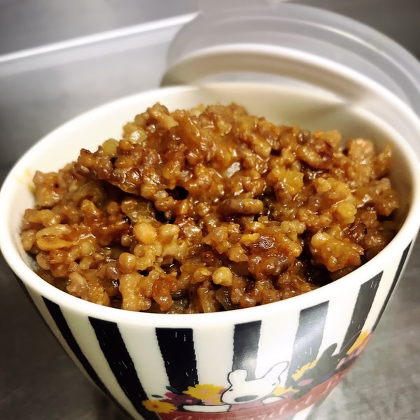 万能!肉味噌 : 📖 @cook_lover_tokyo * * * 豚ひき肉 200g Ａ. ネギ 1 2本 みじんにんにく 1かけ みじんしょうが 2かけ みじんエサンテ 大さじ2 Ｂ. 味噌 大さじ1 醤油 大さじ1 砂糖 大さじ2 酒 大さじ2 1.IR8でウォックを3分温める2.1にAを入れ炒めて香りが出たら