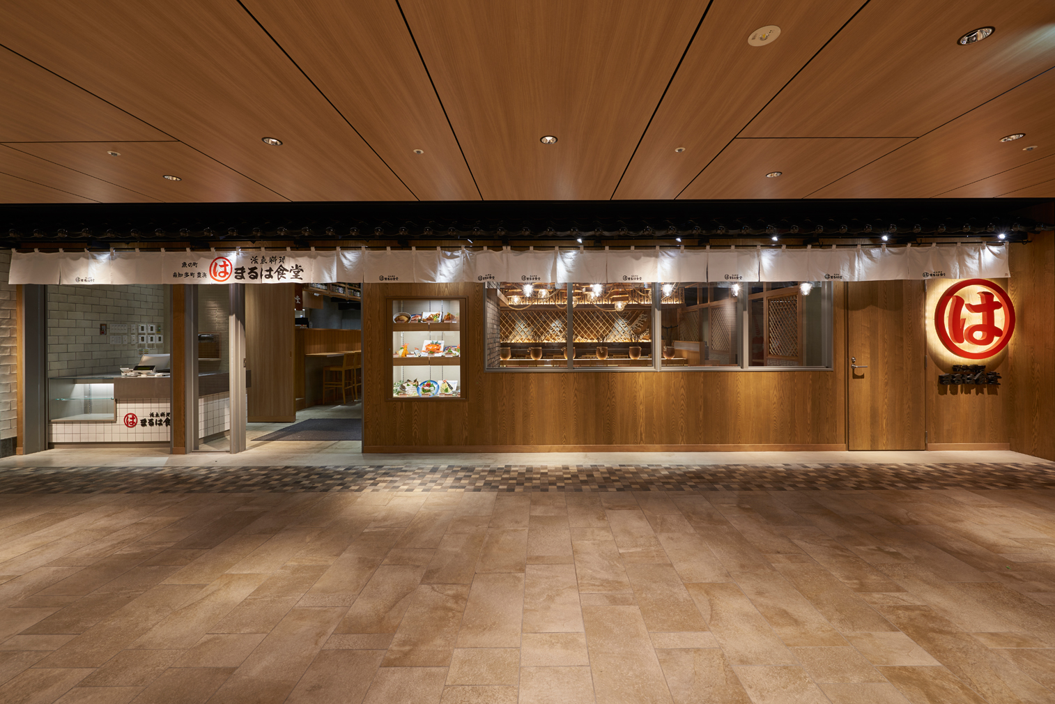 アツアツのリゾットは冬場にぴったりJR名古屋駅名古屋うまいもん通り広小路口 📍MACCARONI .☑黒トリュフときのこの濃厚リゾット 1,590円税込 . JR名古屋駅広小路口改札からすぐにあるイタリアン「マカロニ」は「ごちそうイタリアン」をテーマに、上質な