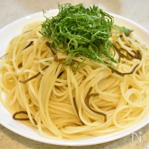 豚塩昆布パスタタッパー自炊の部屋