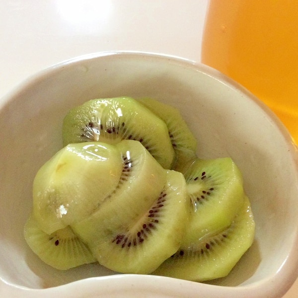 材料3つで酸っぱいキウイも美味しい！簡単デザートに『キウイのはちみつマリネ』のレシピ オリーブオイルをひとまわしニュース