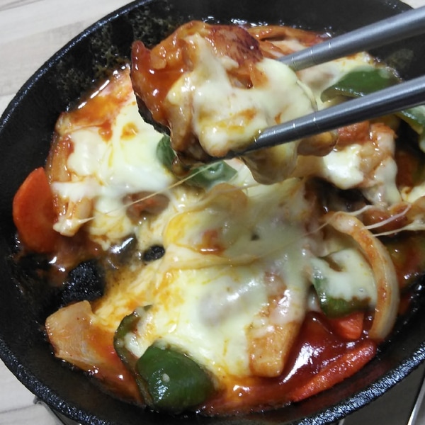 ＊スキレットで簡単＊キャンプでチーズタッカルビ