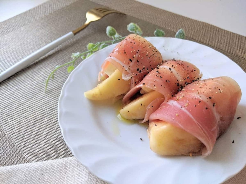 ズバうま！でカンパイ！～洋ナシとクリームチーズの前菜 バラの生ハムを添えて ～ おつまみレシピアサヒビール