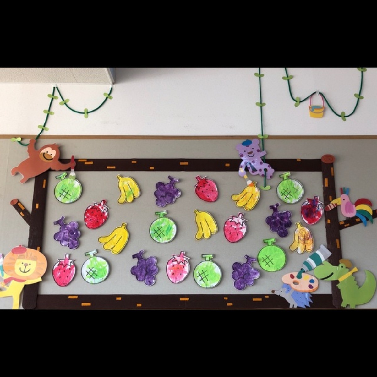 9月壁面「実りの秋！おいしい果物」 保育士ワーカ