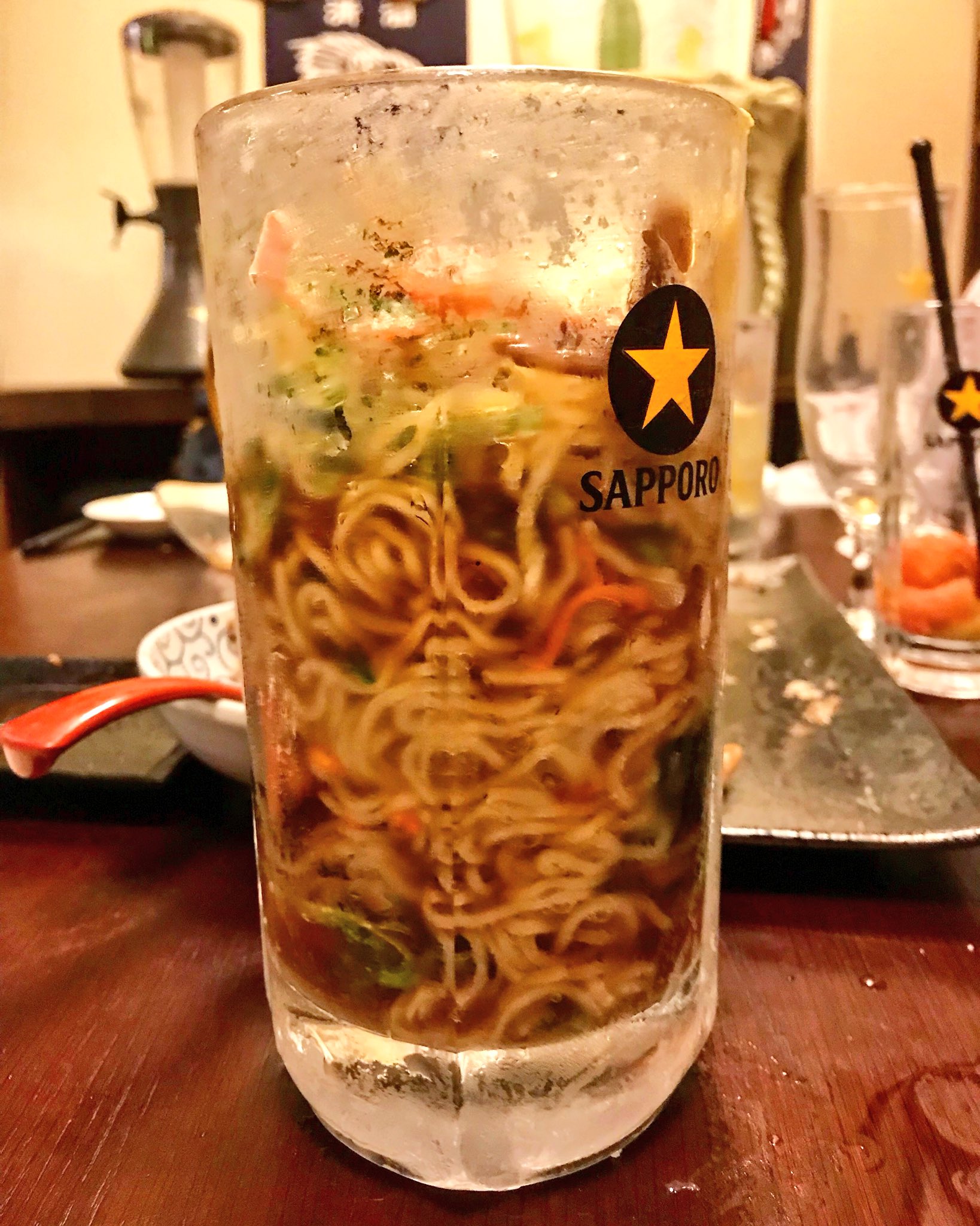 ジョッキやピッチャーで麺を提供 鹿児島と名古屋にオモウマいうどん屋 - ライブドアニュース