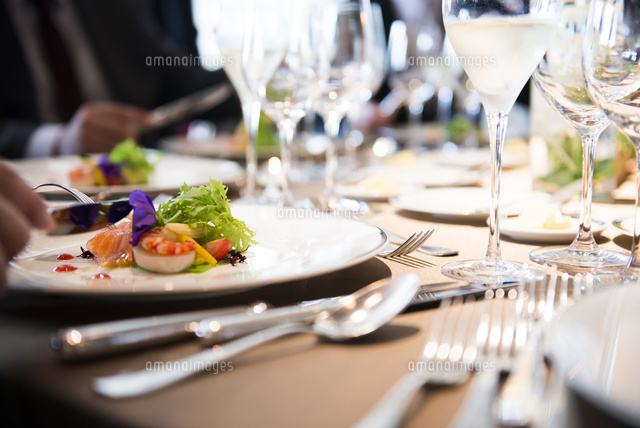 高級レストラン 夜景」の1.3万点のロイヤリティフリー画像、写真素材、絵Shutterstock