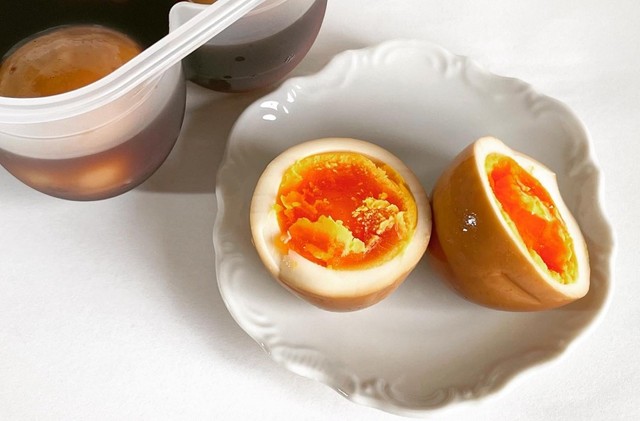 100均･ダイソーの味付け玉子職人 ２個用めんつゆ をほんの少し入れるだけ！で美味しい味付け玉子が出来る
