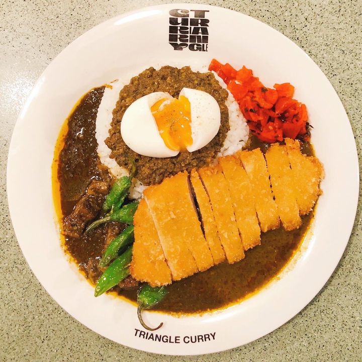カレー好き必見！ 美味しそうに引き立てる、おしゃれなカレー皿の選び方 - うつわと暮らしのよみものメディア