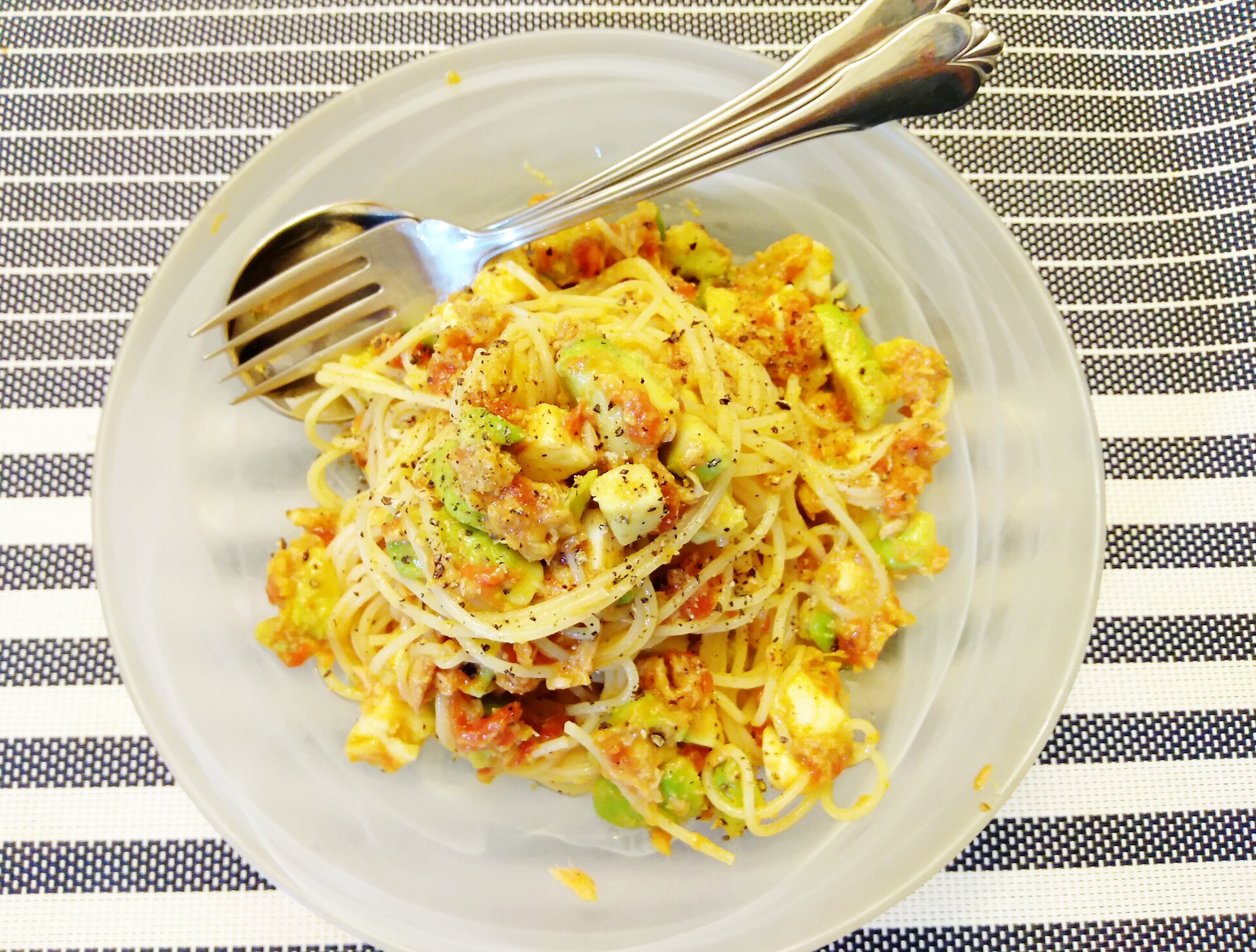 アボカドとツナとマッシュルームの冷製パスタ。鯵の香草レモン焼き。yueise