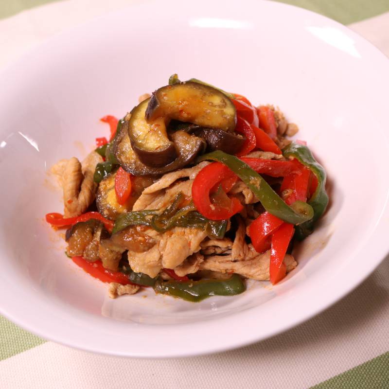 豚肉と福耳とうがらしの炒め物