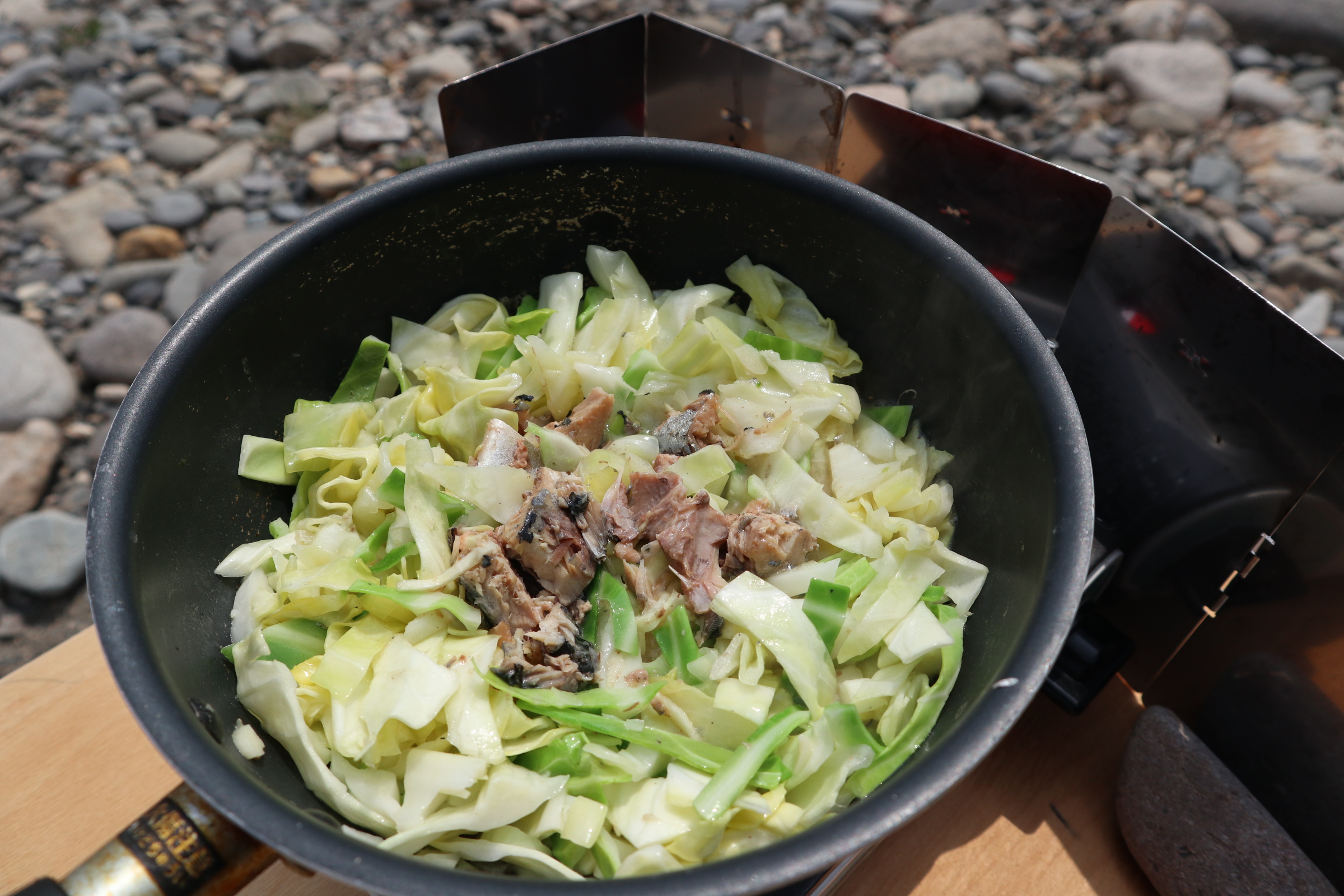 家族で満喫！缶詰キャンプ飯15選 おじいちゃんおばあちゃんも安心レシピ - Green Beans レシピまとめ