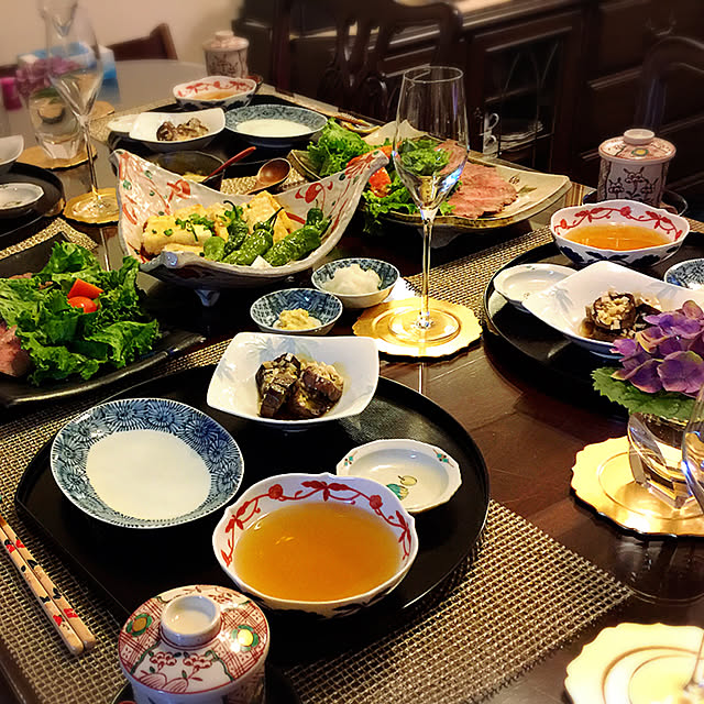 和食 テーブルコーディネート実践クラス 生徒様作品@juan.0220 様 この日はお正月のテーブルコーディネートレッスンでした🍱✨お正月の歴史や、おせち、料理、重箱の使い方、陶磁器の種類等について、しっかり学んだ後、実際にテーブルコーディネートを作っていただき