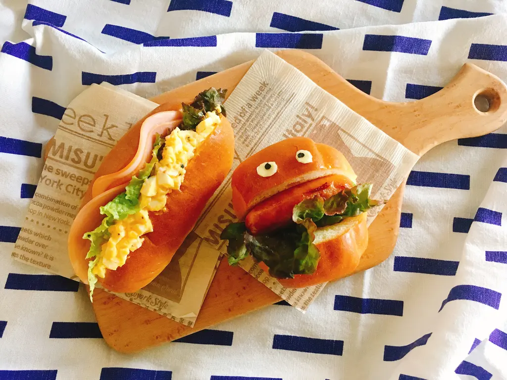 2024.9.25 お弁当記録97日目。 今日は前から作ってみたかったパンケーキ弁当🥞✨ 業務スーパーの米粉で作ったパンケーキに、冷凍ミックスベリーとオリゴ糖のレンチンベリーソースを添えて。こういうおしゃれ見えするお弁当、学生時代に憧れてました✨笑 テスト最終日