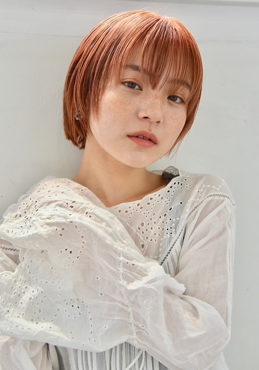 ピンクオレンジのヘアカラー見本集。ブリーチありとブリーチなしの色の違いもチェックホットペッパービューティーマガジン