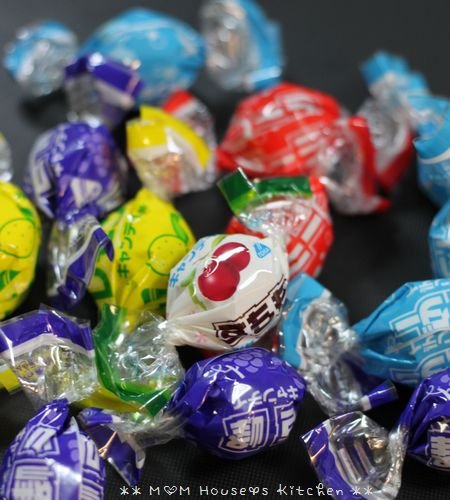 Amazon.co.jp: 懐かしい飴2袋セット ゆめ玉 ソーダ味とフルーツ味の6種アソート ・駄菓子屋さんのあめ玉 すもも味・マスカット味・コーラ味・みかん味・サイダー味フルーツ カラフル 個包装 詰合せ ギフト 開封日シール付 アウトレット箱なし、メール便: 食品・飲料