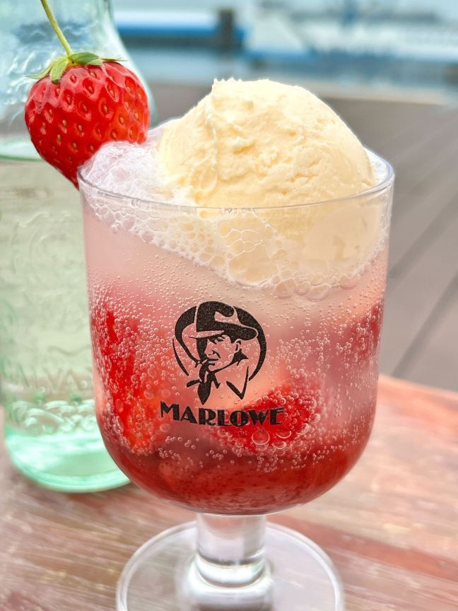 映画『氷菓』タイアップ商品 『苺ソーダフロート』新発売! - First Kitchen