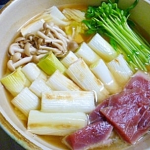 まぐろはレアで召し上がれ。江戸の昔から親しまれてきた「ねぎま鍋」