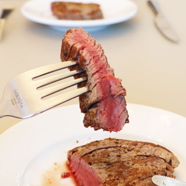 冷たいフライパンで焼く、厚切りステーキ - TOMMY BEEF トミービーフ 佐賀・白石町の赤身肉専門店