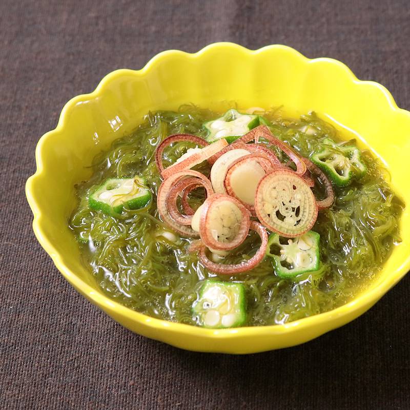 すき家から「めかぶオクラ牛丼」「たっぷりめかぶ牛丼」が新登場！ねばとろ食感、初夏にぴったりな新商品です -新商品・新発売情報 進撃のグルメ