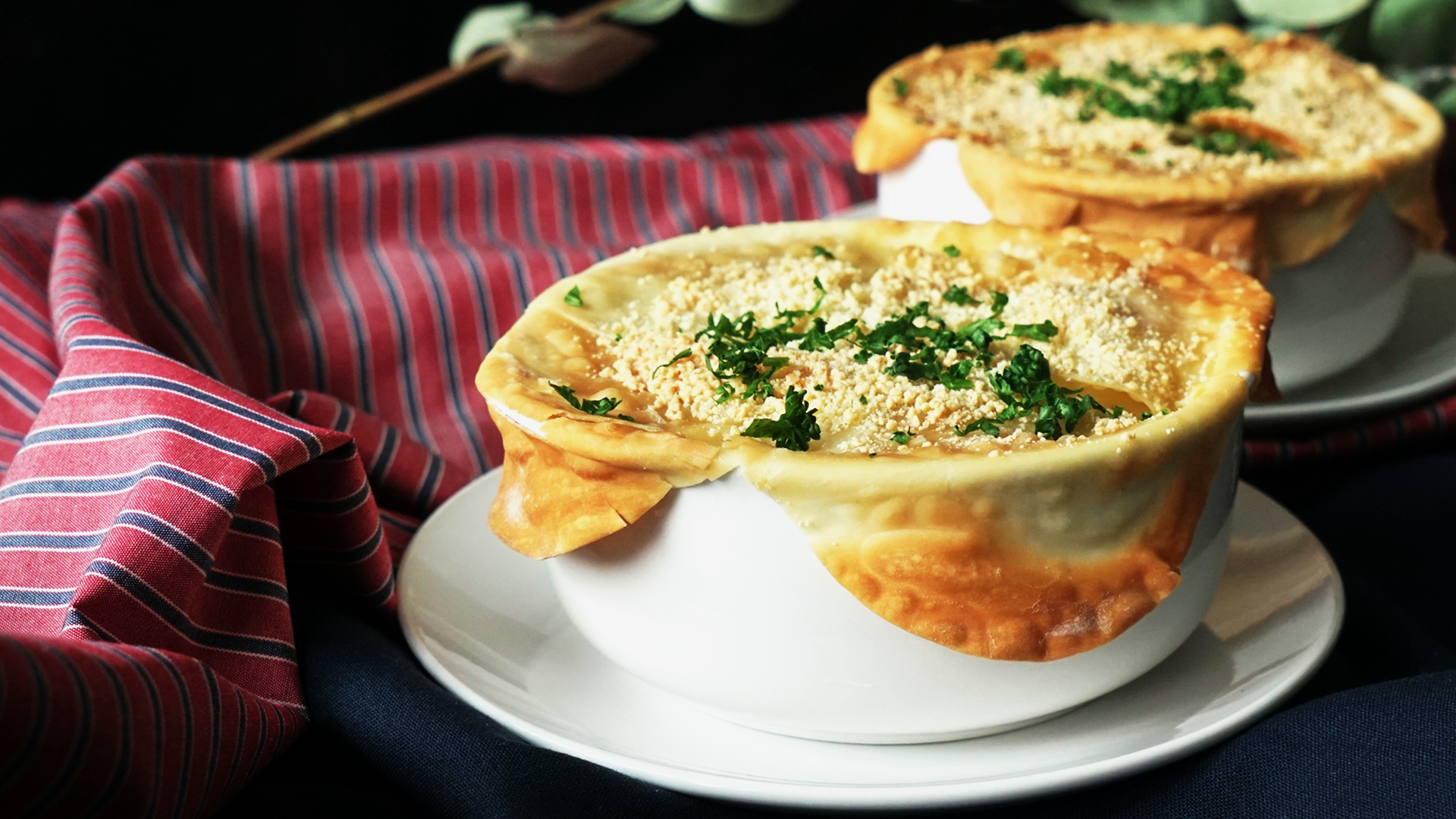 サクサクトロ〜リ！ 簡単熱々！シチューポットパイの作り方！ドイツで自炊