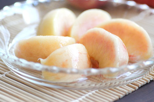 大量の桃は冷凍で♪ おいしくキープする保存方法＆簡単レシピ6選 - macaroni