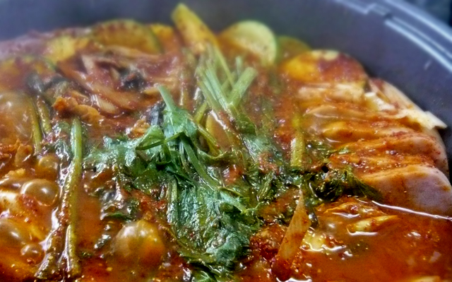 本場韓国の味をおうちで。京都の隠れた名店のスンドゥブ定食 レシピ・ピニョ食堂 全 敞一さんファッション雑誌『リンネル』の読みもの