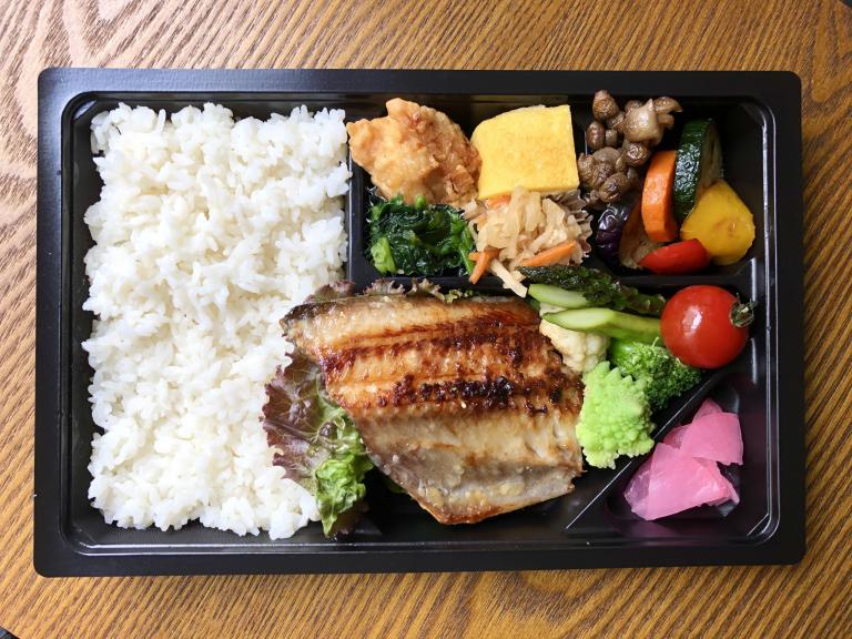 焼き魚おろし添え坂ノ途中100年先もつづく、農業を