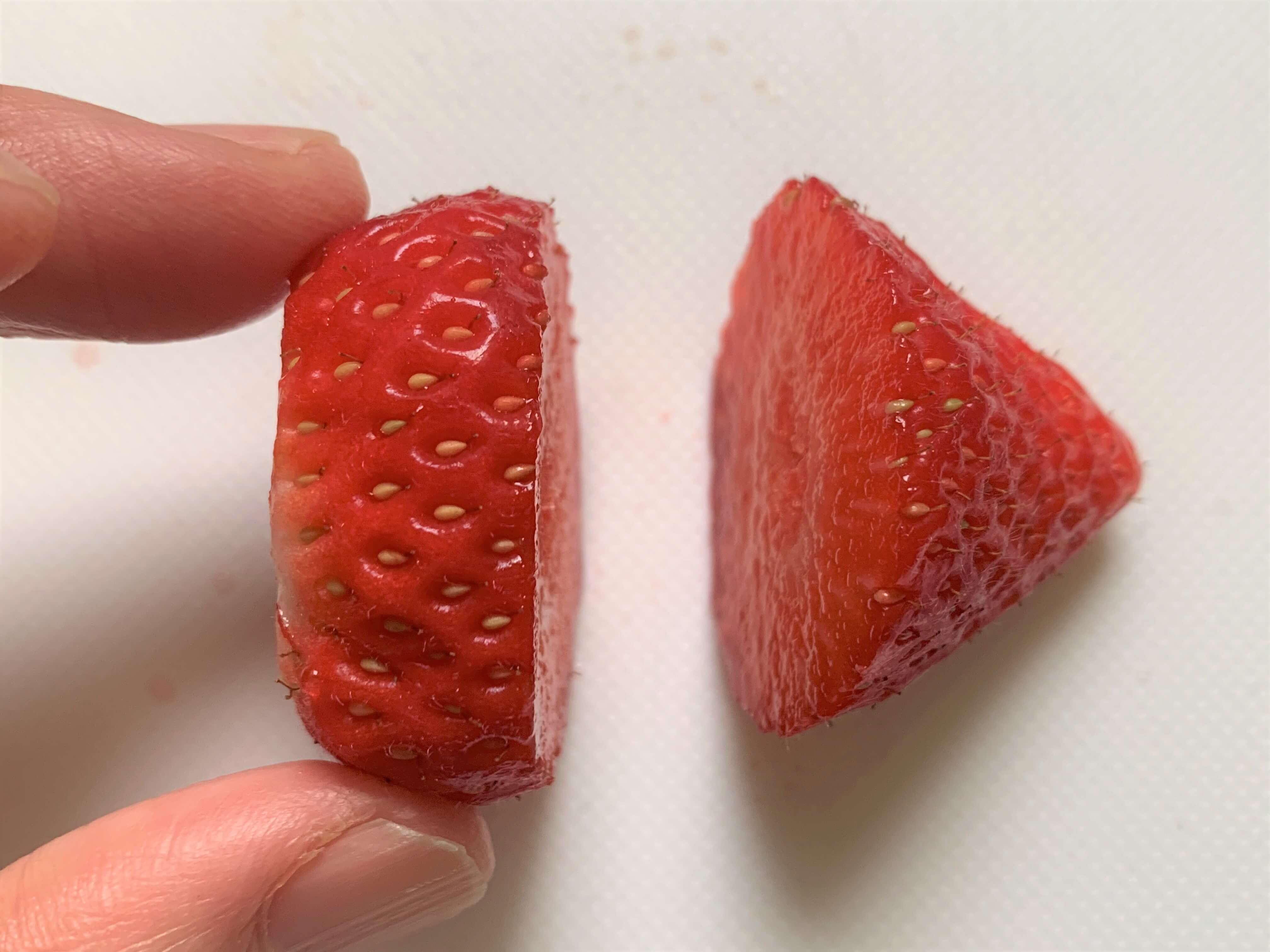 お菓子の基本！ いちごの飾り切り