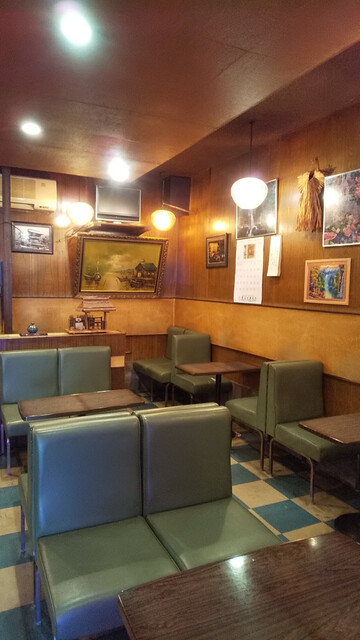 四谷の老舗純喫茶「コーヒー ロン」で味わうクリームソーダとジャムトースト朝日新聞デジタルマガジン＆ and