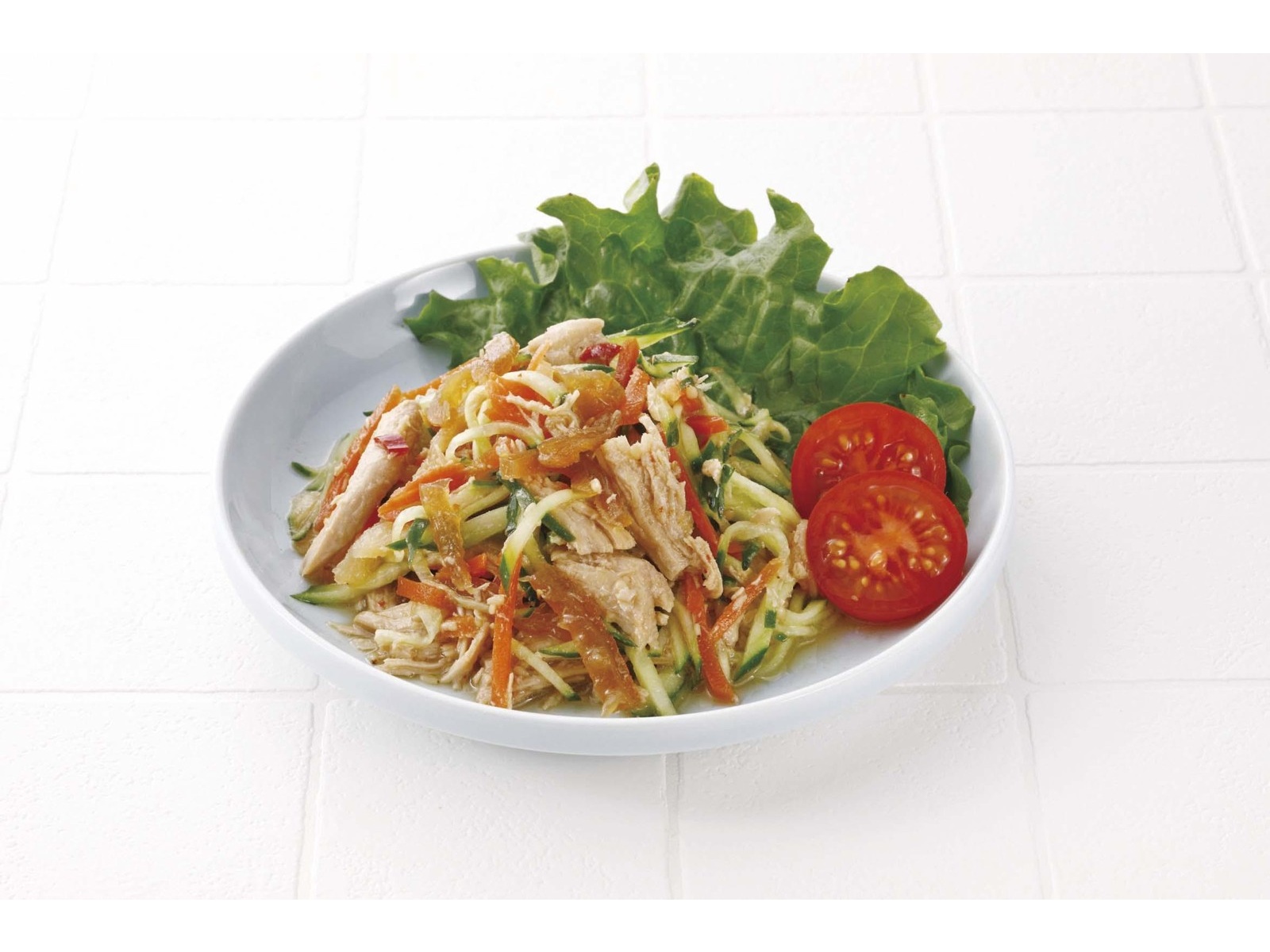 蒸し鶏のアジアン冷麺 – ヤマモリ株式会社