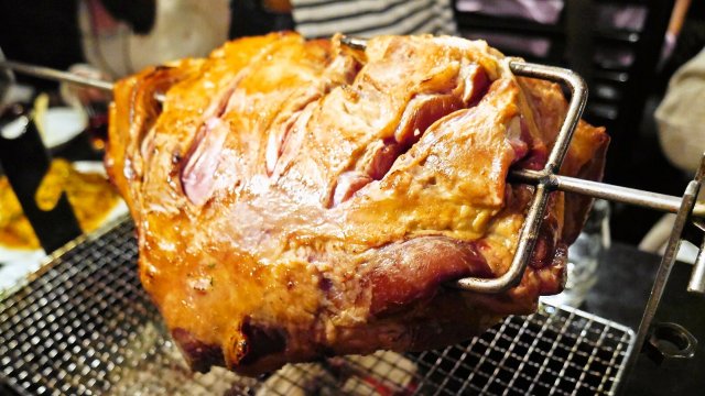 楽天市場 送料無料 仔羊 羊 モモ肉 腿肉 キャンプ 丸焼き 直火焼き 焼肉 BBQ ロースト ラム ラム ラムレッグ 骨付きもも肉 ジンギスカンラム肉 モモステーキ、ランプステーキ、シンシンや内モモ、レッグのロー : 北海道BBQ食材通販かねかん竹内