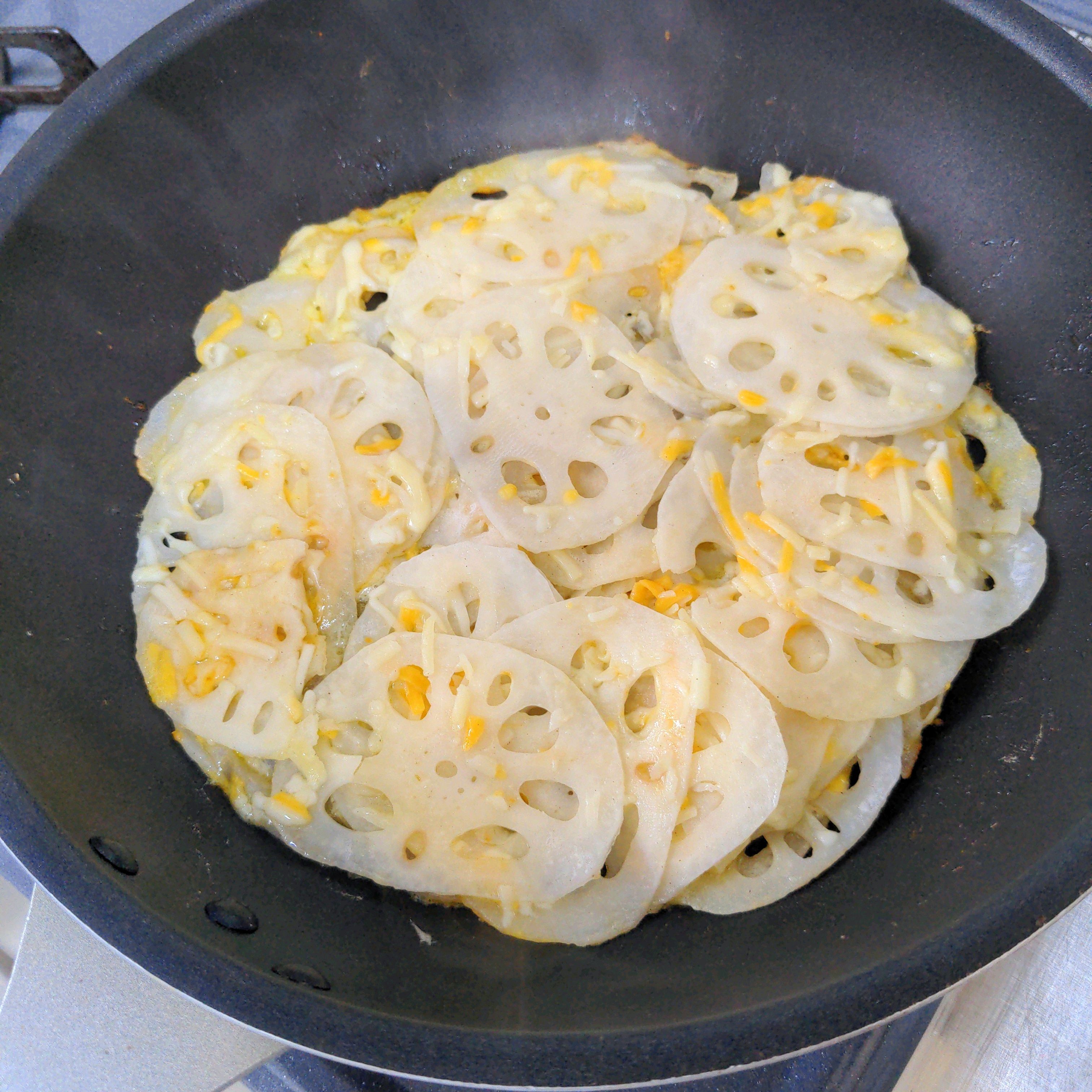 やみつき♡れんこんチーズのガレット サクサク香ばしい