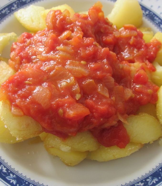 パタタスブラバスの辛口トマトソース