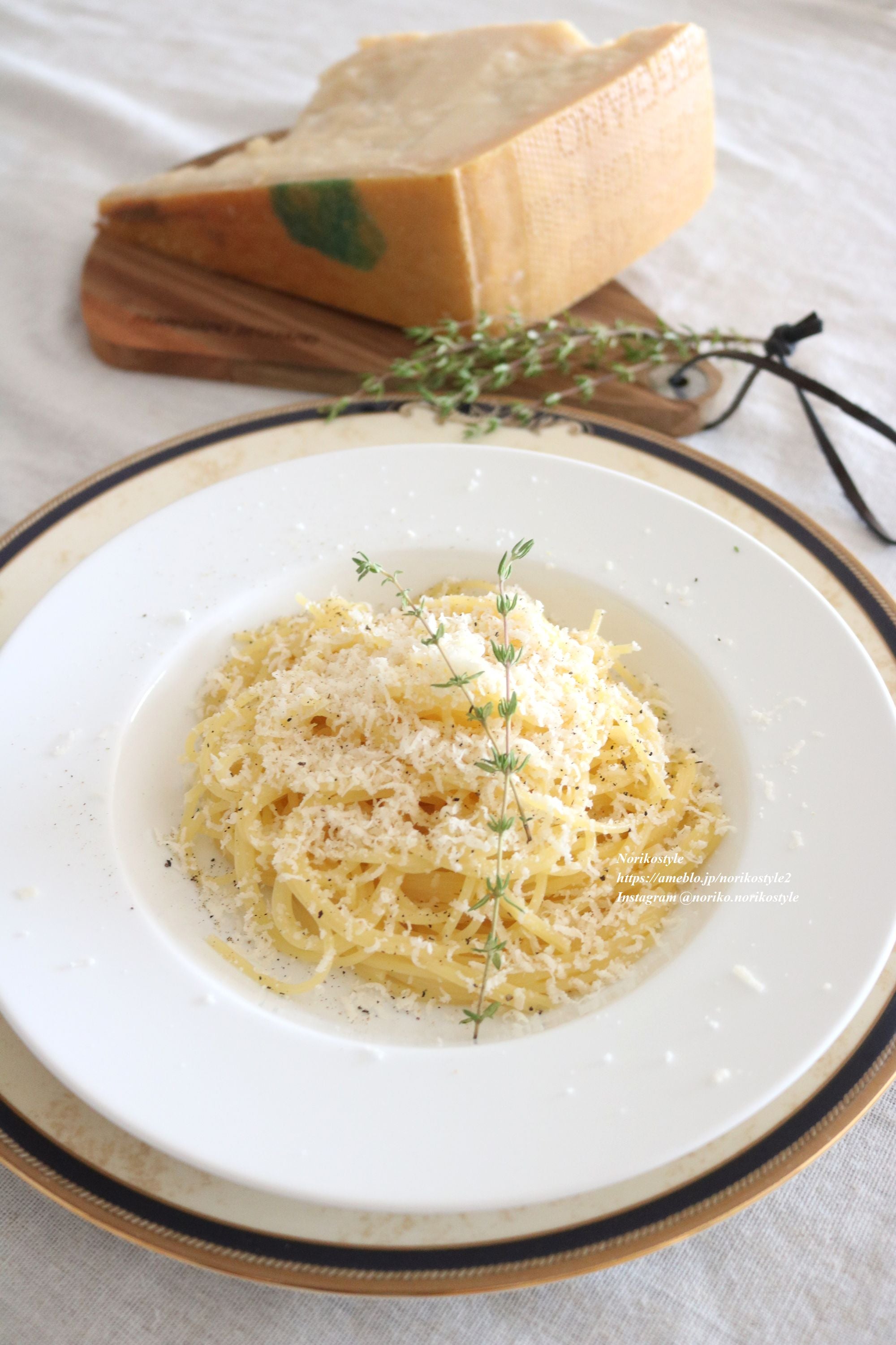 パルミジャーノ・レッジャーノ DOP 24ヶ月 グラスフェッド 薄切りシェーブチーズ粉チーズ代替に最適 サラダ・パスタ・リゾットトッピング用Shaved Parmigiano Reggiano 24M Grassfed CheeseNature Kioskネイチャーキオスク世界各国のチーズ・生ハム・グルメ食品