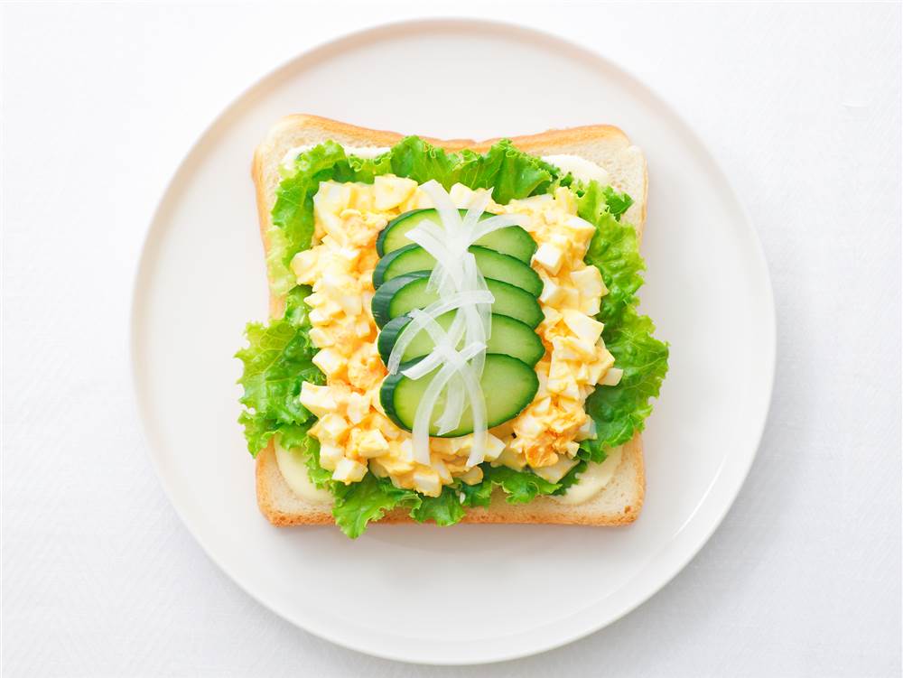 シャキシャキ！レタスときゅうりのハムチーズサンドイッチ