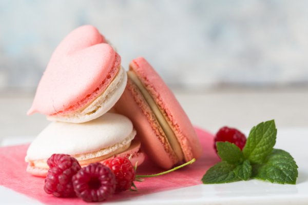 おしゃれセミリアルでかわいいマカロンイラスト・フリー素材なら「シンテリ」