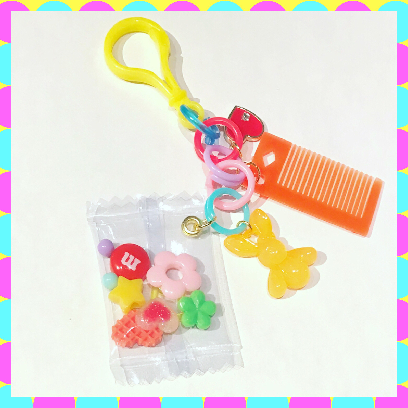 お菓子パッケージをリメイクしてキーホルダー作ってみた♡レジンを使ってキラキラに作るキーホルダー♡