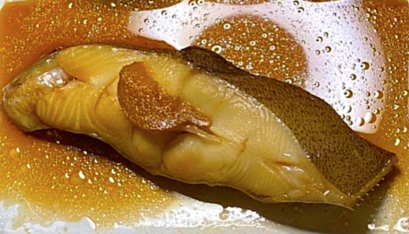 覚えておくと無敵！煮魚の黄金比味付け迷子にさよなら！ 迷わない・失敗しない・しかも美味しい 毎回ほめられる“ラクうま煮魚”醤油にお酒にお砂糖にあれこれ悩まなくても大丈夫♪ ポン酢 × みりん × 水＝１：１：１ の黄金比で ふっくら美味しく仕上がります