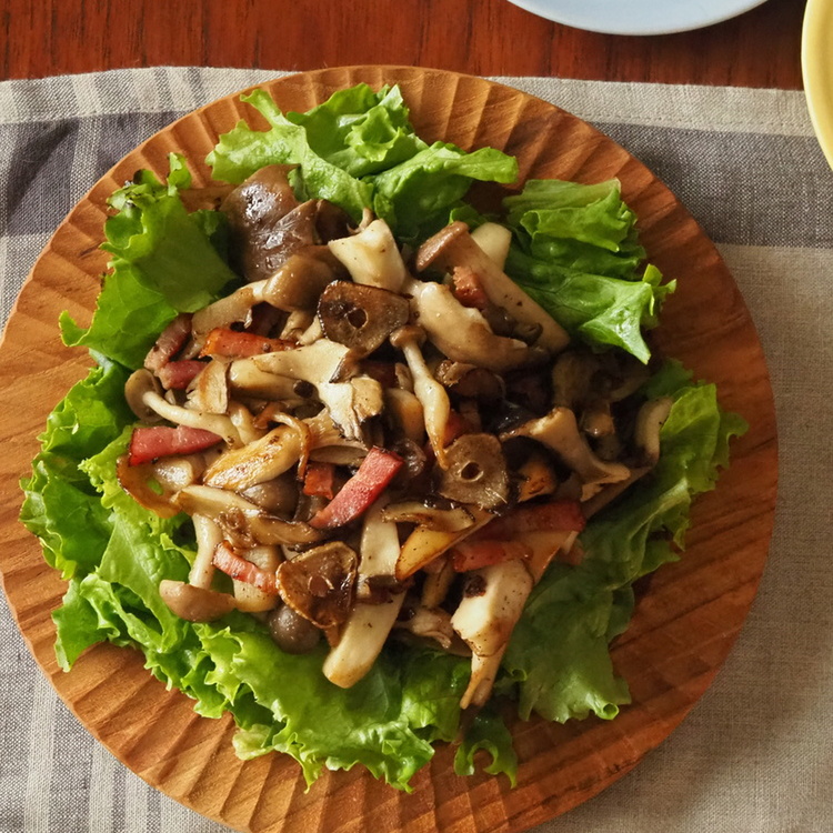 きのこと海藻のヘルシーサラダ