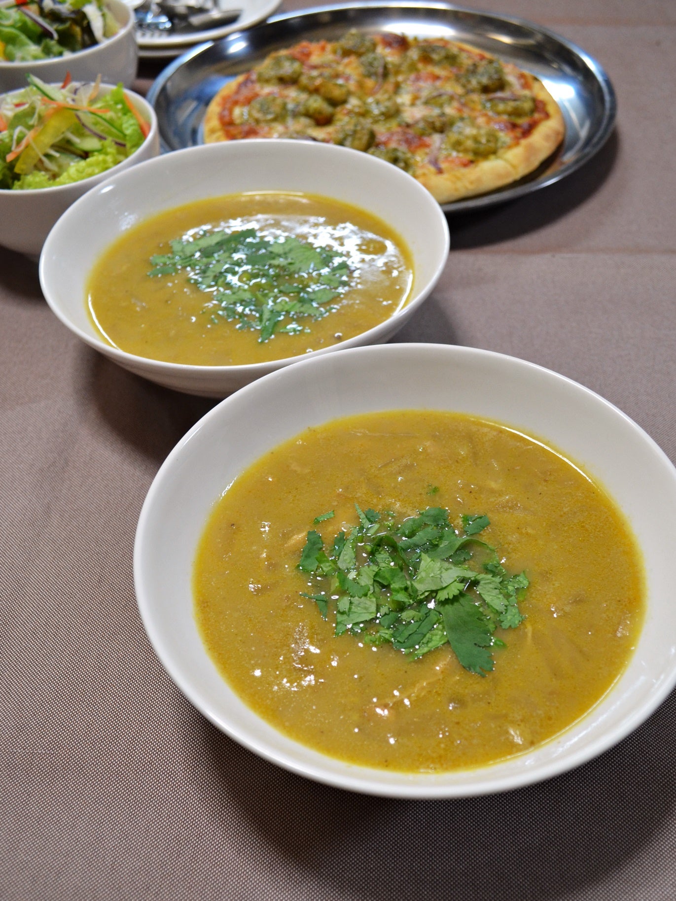 塩だけで絶品 コストコロティサリーチキンの骨でとったチキンスープは至福のおいしさきょうの晩ごはん、なぁに？ ☆野菜が大好きになるレシピ☆