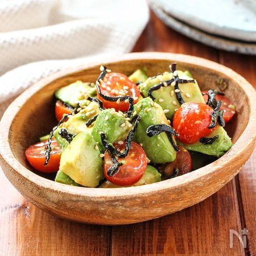 材料は3つだけ！アボカドの塩昆布クリームチーズ