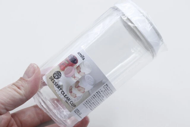 デザートクリアカップ2カップで 透明シールと、ラッピングシールも 付属していて110円。 スクエアとハート型があります。seria セリアセリア新商品 セリアパトロール セリパト 110円 100均 100円ショップ セリア購入品 LOCARI ロカリ ヨムーノ モノトーン オシャレ