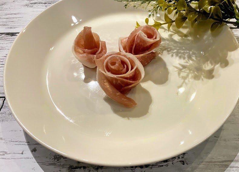 センスよくおしゃれに！ ハムの盛り付け方￼￼ファンファン福岡