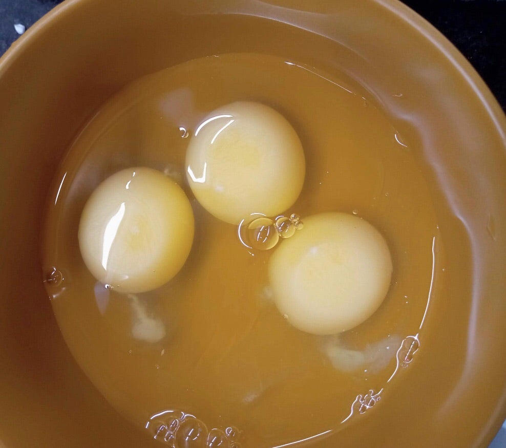 卵の殻、卵の黄身の色を測るカラーチャートカラー、色彩ご提案の東京カラーズ株式会社