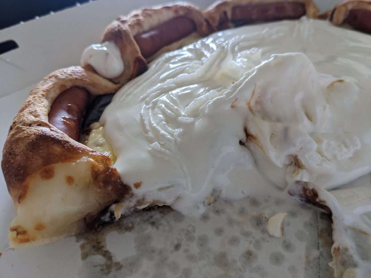 SNSで話題「ウインナーコーヒーピザ」、食べてみたら ？ 記者も驚いた「意外な味」。東京バーゲンマニア