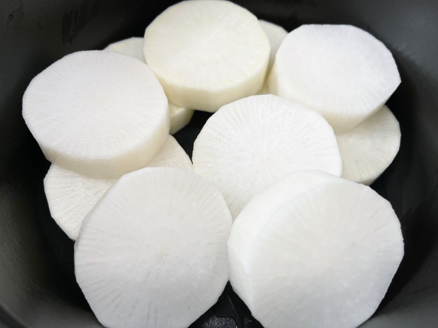 大根のブイヨン煮、あおさのりバターソース のレシピ・作り方ELLE gourmetエル・グルメ