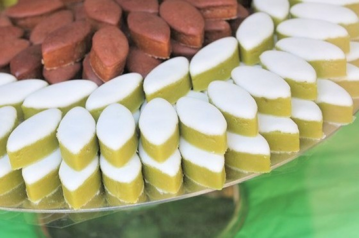 フランス菓子 地方菓子「 Calisson カリソン 」についてフランスの伝統菓子商品コラムブログLes AbeillesMinamiaoyama レザベイユ南青山 フランス産高品質ハチミツ