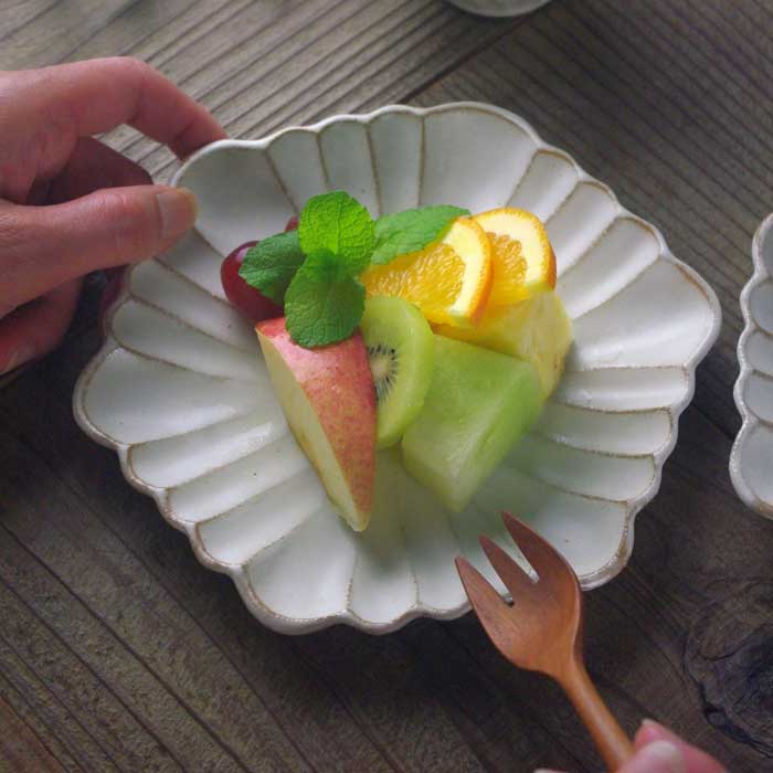 食器 お皿 おしゃれ TAMAKI エッジライン プレート Sサイズ 16cm ホワイト ベージュ グレー ブルー ブラック シンプル 可愛い カフェ中皿 小皿 洋風 北欧 韓国 母の日 新生活 ギフト プレゼント クリスマス おうち時間の評判・口コミわたしと、暮らし