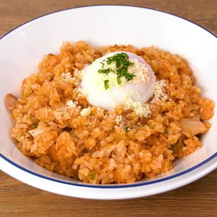 本鶏だしでつくる海南チキンライス