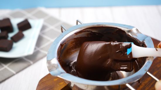 🍫簡単チョコ細工🍫, 身近なもので映えるチョコ細工が作れちゃう😮✨バレンタインに試してみてね💕紹介したルセーラはこちらから▶http:bit.ly 2Sz9F41cottaFacebook