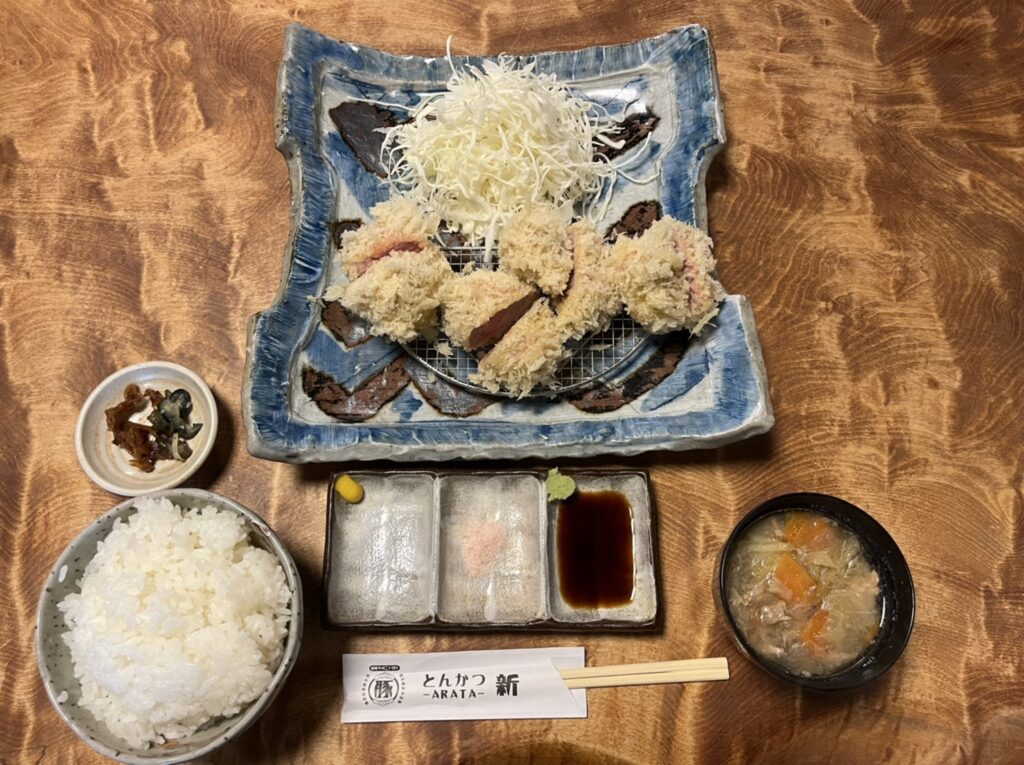 とんかつ新 モチッジュワ～と旨味溢れる！最高の瞬間を極めて揚げる「白いとんかつ」鳥取県若桜町na-na ナーナ 鳥取 ・島根のグルメ、おでかけ、暮らしのWEBマガジン